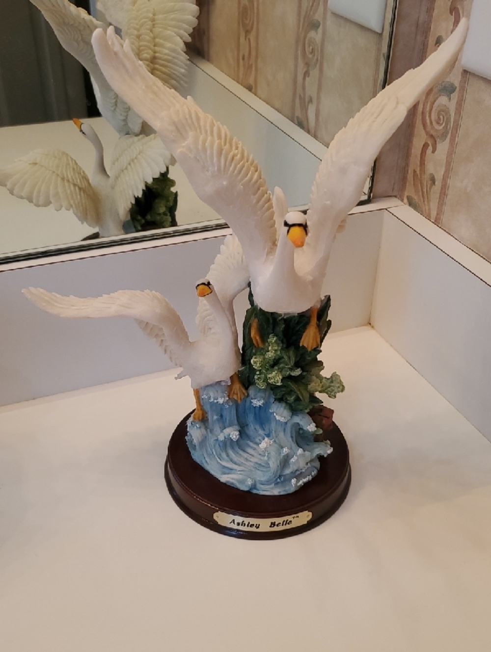 Juliana Collection Swan Figurine, "Ashley Belle".